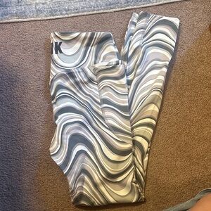 PINK Victoria's Secret Swirl Pattern Leggings